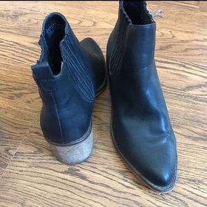 American Eagle booties